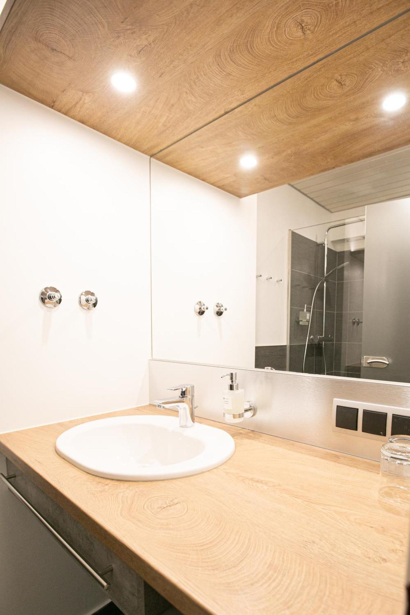 Das Reinisch Just Rooms Schwechat Dış mekan fotoğraf